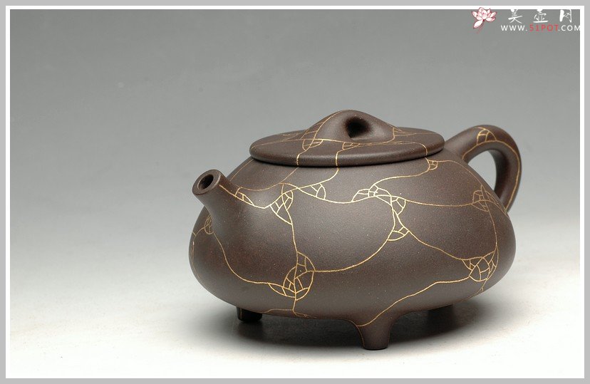 紫砂壶图片：镶纯金 另类奢华 金纹石瓢 - 宜兴紫砂壶网