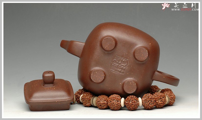 紫砂壶图片：四足方壶 - 宜兴紫砂壶网