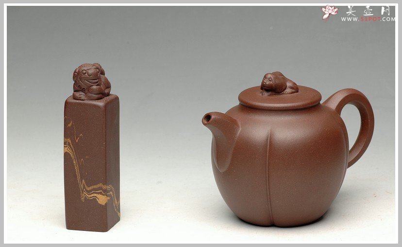 紫砂壶图片：极品老紫泥旺犬招财 - 宜兴紫砂壶网
