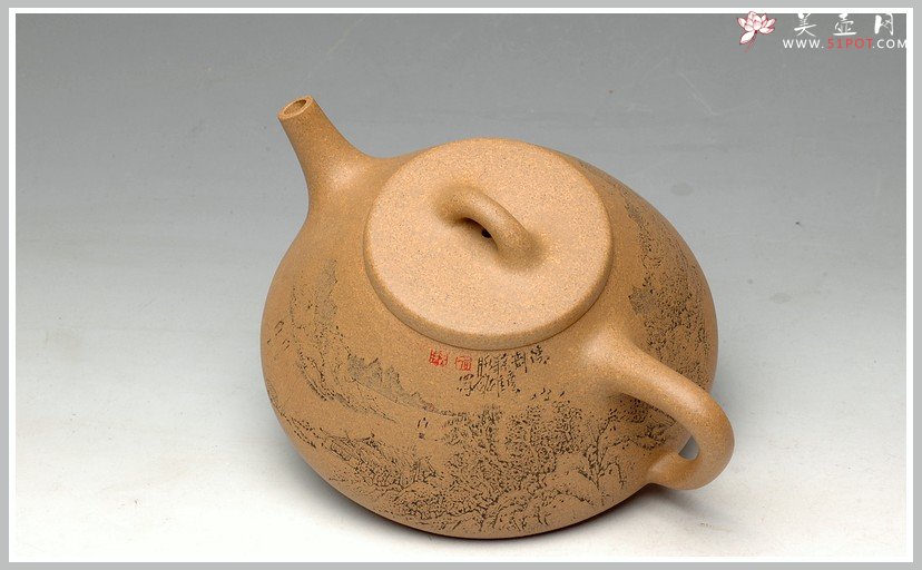 紫砂壶图片：强强联合 李彦雄通景山水 全手子冶石瓢 - 宜兴紫砂壶网