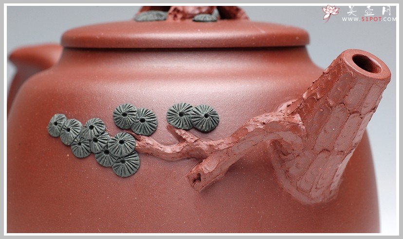 紫砂壶图片：实用把玩佳品    松梅情深 - 宜兴紫砂壶网