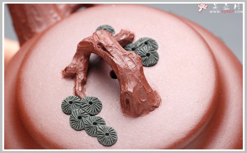 紫砂壶图片：实用把玩佳品    松梅情深 - 宜兴紫砂壶网