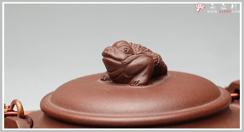 紫砂壶图片：老紫泥 金蟾小提梁 - 宜兴紫砂壶网