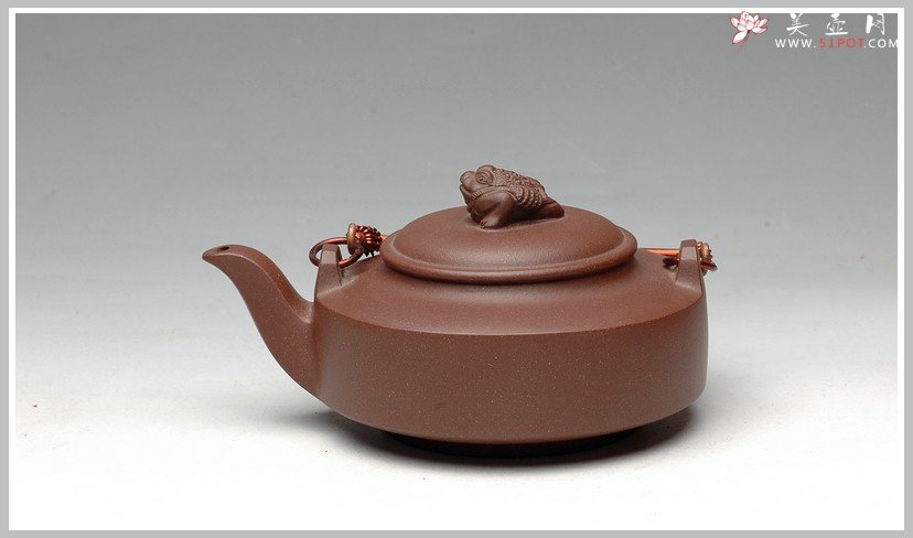 紫砂壶图片：老紫泥 金蟾小提梁 - 宜兴紫砂壶网