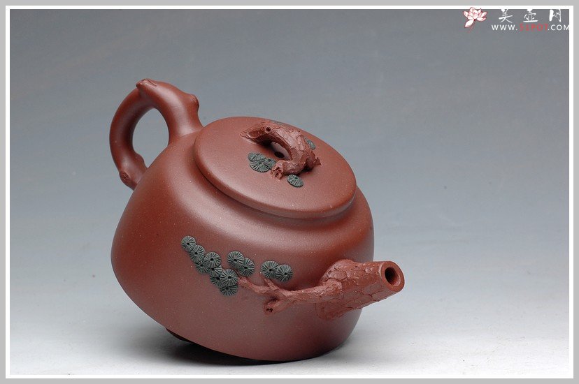 紫砂壶图片：实用把玩佳品    松梅情深 - 宜兴紫砂壶网