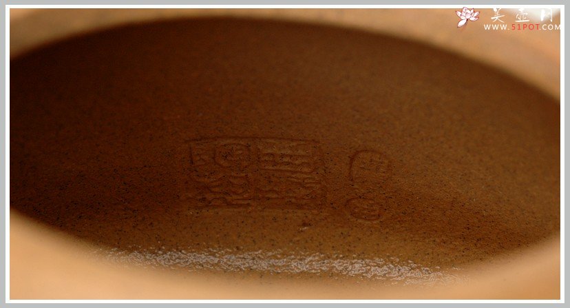 紫砂壶图片：强强联合 李彦雄通景山水 全手子冶石瓢 - 宜兴紫砂壶网