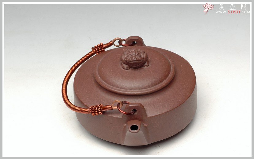 紫砂壶图片：老紫泥 金蟾小提梁 - 宜兴紫砂壶网