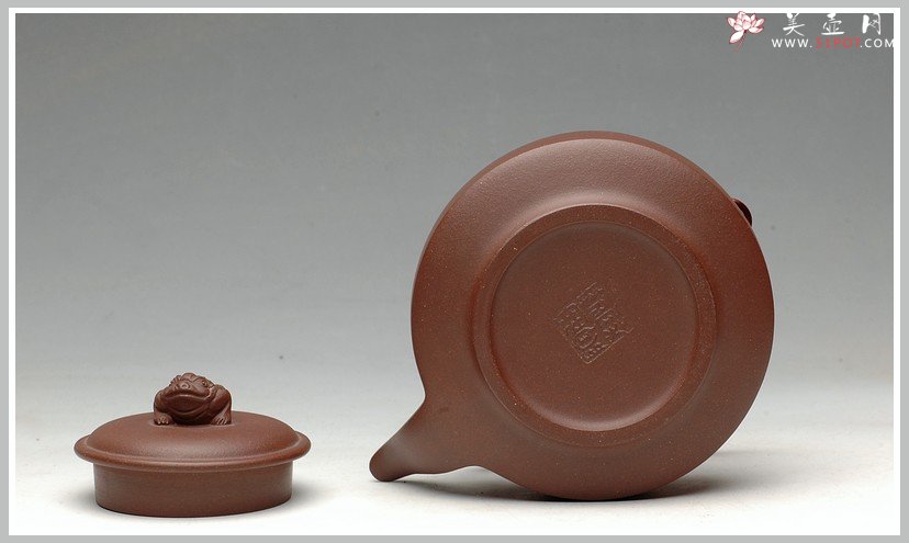 紫砂壶图片：老紫泥 金蟾小提梁 - 宜兴紫砂壶网