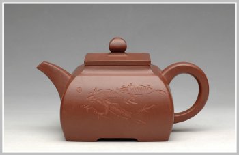 紫砂壶图片：史金妹老师新品 全手志在四方 李昌鸿大师即兴装饰 - 宜兴紫砂壶网