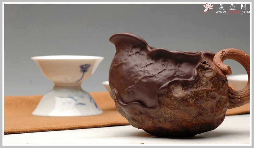 紫砂壶图片：鱼戏小杯 雅致 功夫茶小杯 - 宜兴紫砂壶网