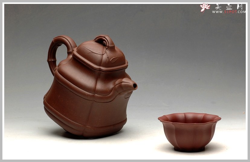 紫砂壶图片：融合方器、花货、筋囊融为一体  四方竹段 - 宜兴紫砂壶网