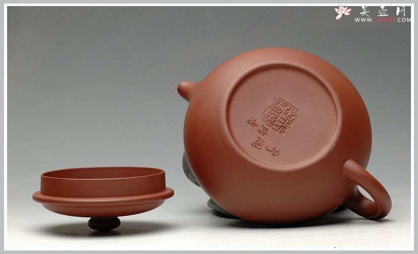 紫砂壶图片：追摹大亨风采 原矿迷人红皮龙 全手仿古 - 宜兴紫砂壶网