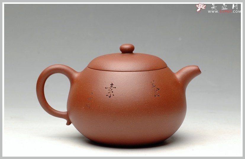 紫砂壶图片：清新雅致 墨陶装饰   全手西施 实力尹君峰经典作品 - 宜兴紫砂壶网