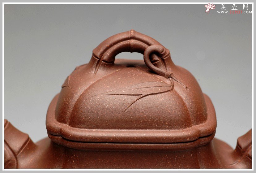 紫砂壶图片：融合方器、花货、筋囊融为一体  四方竹段 - 宜兴紫砂壶网