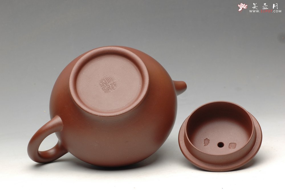 紫砂壶图片：江友明 三式之大亨掇只  辛卯年作品 精品 - 宜兴紫砂壶网