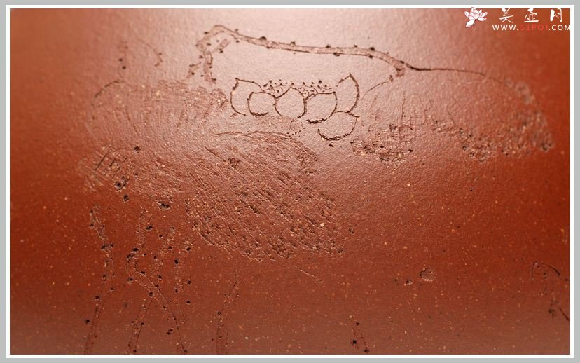 紫砂壶图片：清新雅致 墨陶装饰   全手西施 实力尹君峰经典作品 - 宜兴紫砂壶网