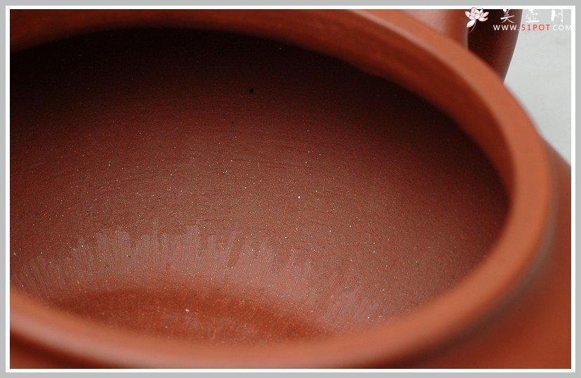 紫砂壶图片：追摹大亨风采 原矿迷人红皮龙 全手仿古 - 宜兴紫砂壶网