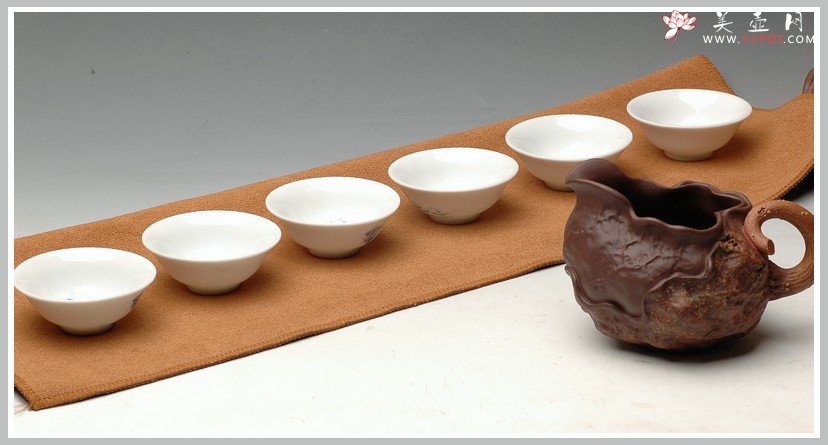 紫砂壶图片：鱼戏小杯 雅致 功夫茶小杯 - 宜兴紫砂壶网