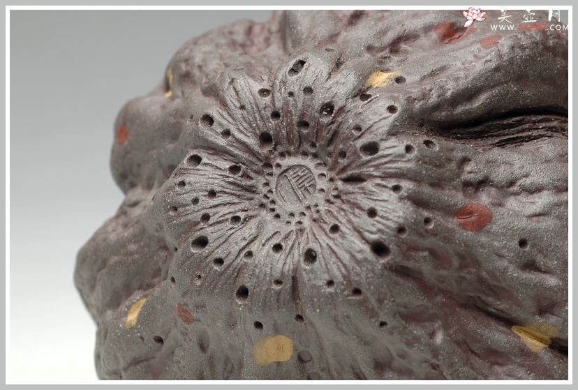 紫砂壶图片：古俊高雅  莲蓬香炉 小水洗 稀少青灰泥 - 宜兴紫砂壶网