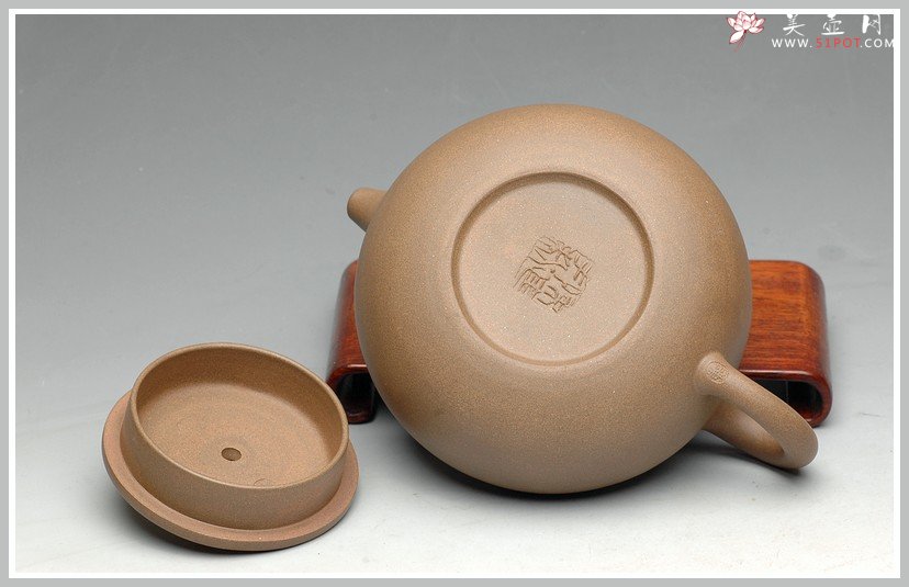 紫砂壶图片：简约而不简单 大方之器 全手上桥圆腹 - 宜兴紫砂壶网