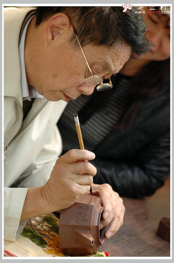 紫砂壶图片：李昌鸿老师装饰  全手小聚福八方 端庄周正 - 宜兴紫砂壶网