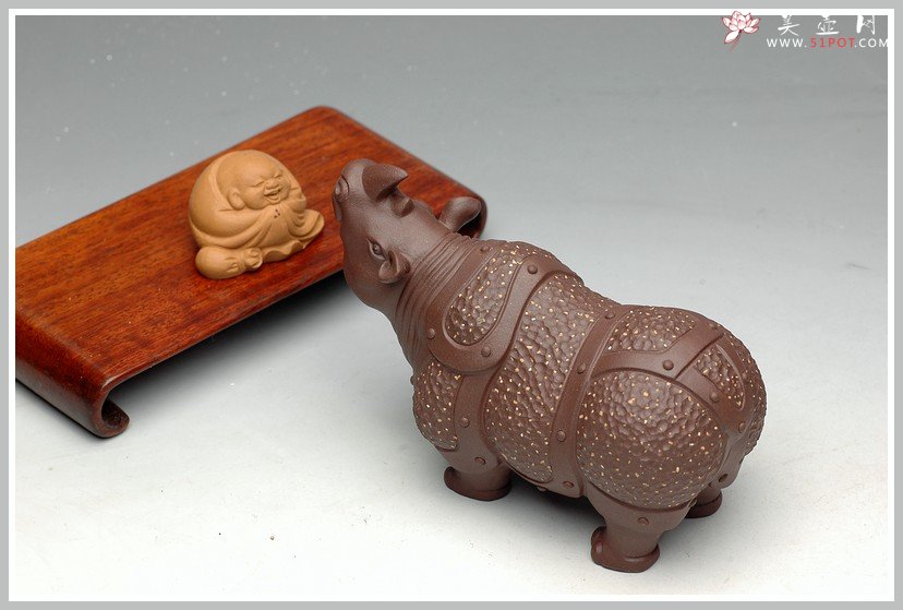 紫砂壶图片：铺金砂 精工 战牛 茶宠 - 宜兴紫砂壶网