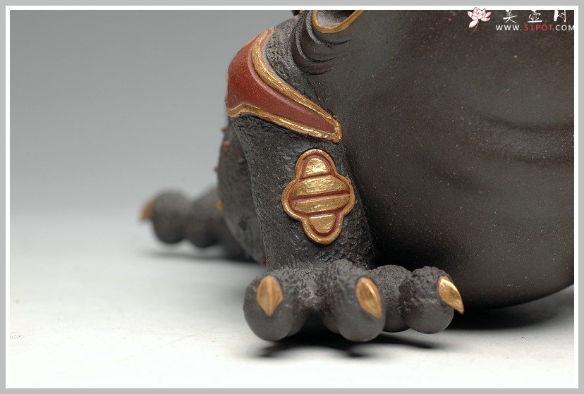 紫砂壶图片：金蟾之王 24纯金 霸气 精品雕塑 做工精细 - 宜兴紫砂壶网