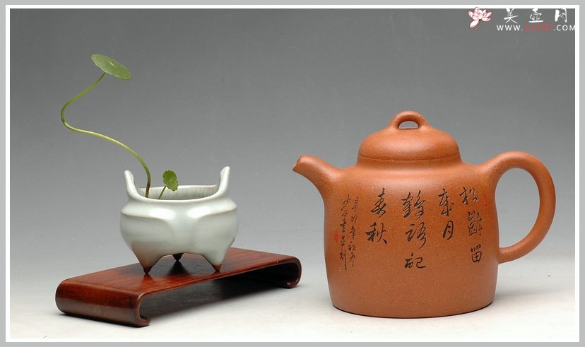 紫砂壶图片：饱满厚重 高古聚德 优质烁金降坡泥 全手代表作高士壶 张听刚老师装饰 - 宜兴紫砂壶网