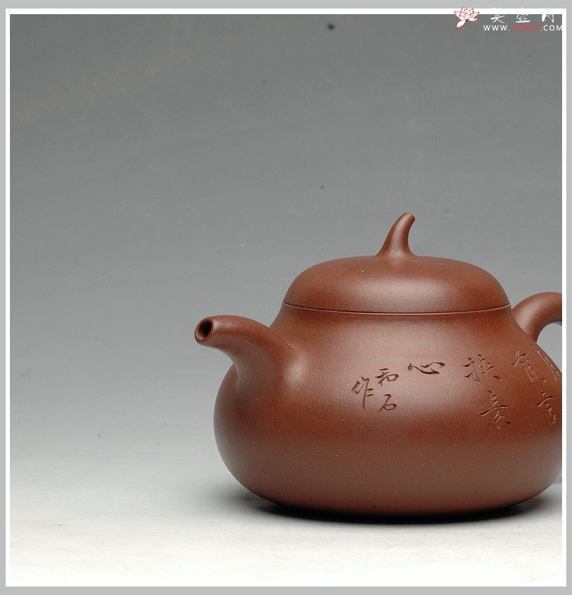 紫砂壶图片：【瑕疵特价】优雅之风 和石刻绘潘天寿兰花盘 全手紫泥茄段 - 宜兴紫砂壶网