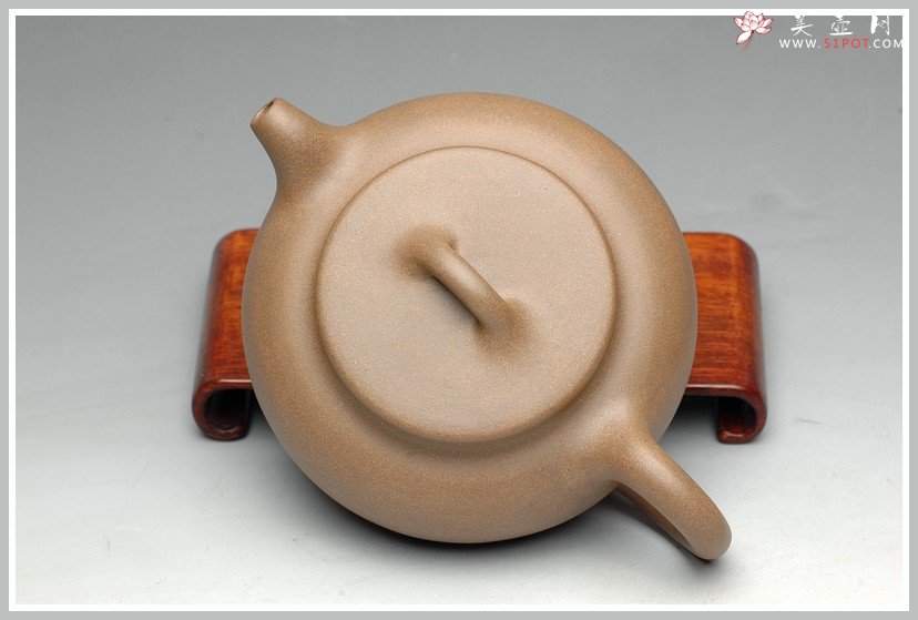 紫砂壶图片：简约而不简单 大方之器 全手上桥圆腹 - 宜兴紫砂壶网