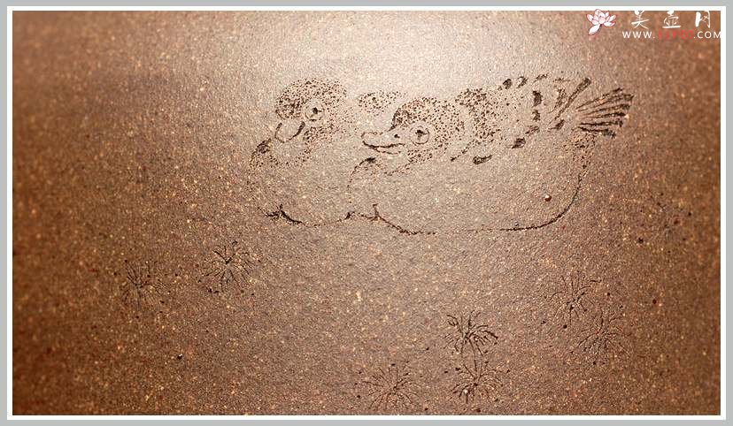 紫砂壶图片：轻巧实用 炮管杀茶 墨陶装饰鸳鸯  全手高德中 - 宜兴紫砂壶网