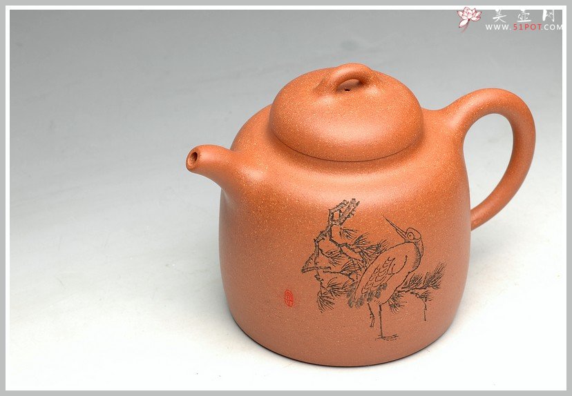 紫砂壶图片：松龄长岁月 鹤语记春秋 优质烁金降坡泥 全手代表作高士壶 张听刚老师装饰 - 宜兴紫砂壶网