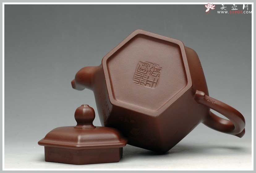 紫砂壶图片：圆润精神 高俊优雅 全手工 古韵方壶 - 宜兴紫砂壶网