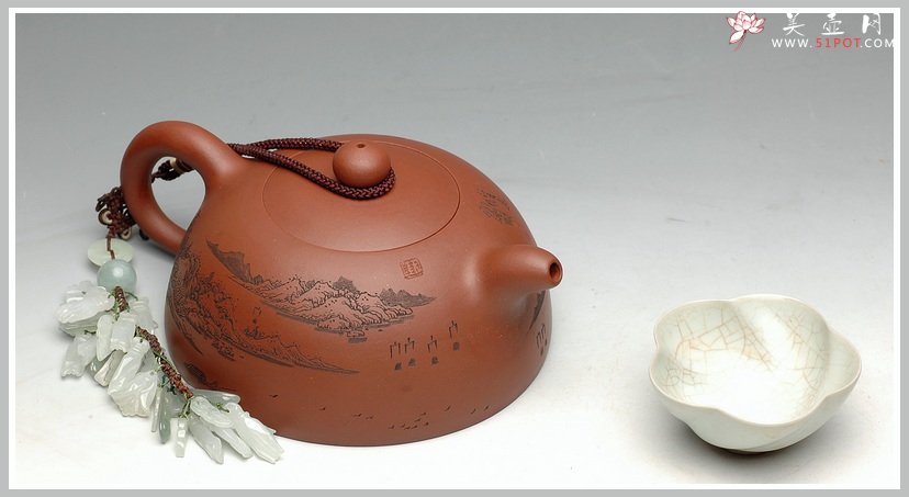 紫砂壶图片：通景山水 经典 全手半月 辛卯年力作 - 宜兴紫砂壶网