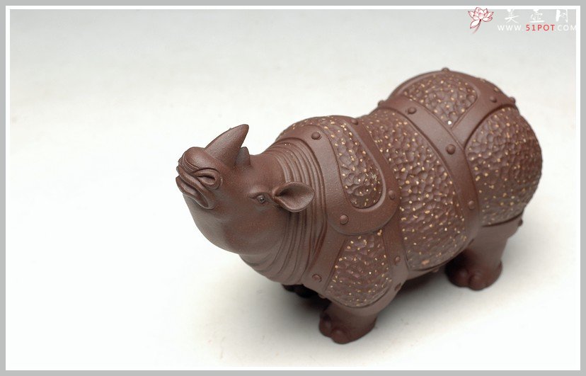 紫砂壶图片：铺金砂 精工 战牛 茶宠 - 宜兴紫砂壶网