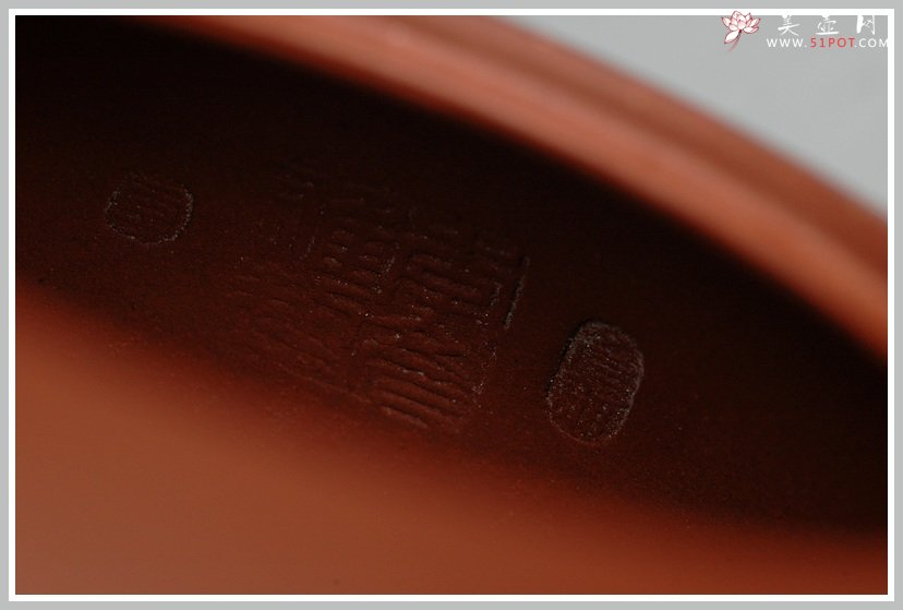 紫砂壶图片：通景山水 经典 全手半月 辛卯年力作 - 宜兴紫砂壶网