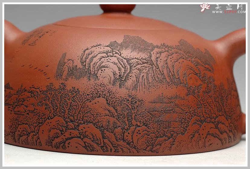 紫砂壶图片：通景山水 经典 全手半月 辛卯年力作 - 宜兴紫砂壶网