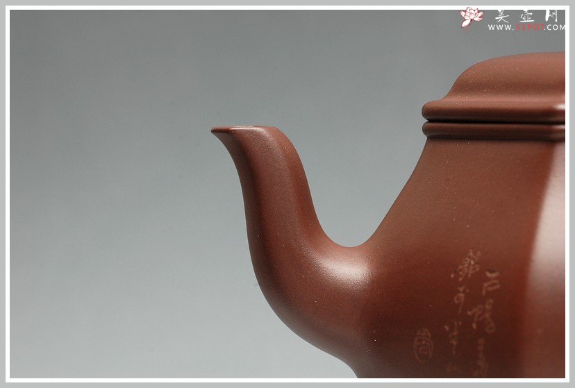 紫砂壶图片：圆润精神 高俊优雅 全手工 古韵方壶 - 宜兴紫砂壶网