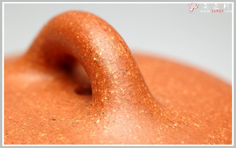 紫砂壶图片：饱满厚重 高古聚德 优质烁金降坡泥 全手代表作高士壶 张听刚老师装饰 - 宜兴紫砂壶网