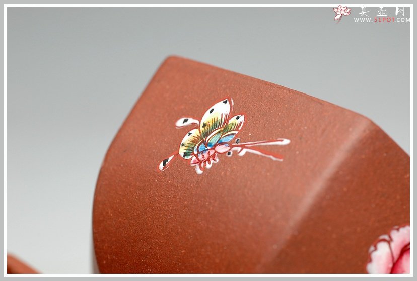 紫砂壶图片：牡丹蝴蝶 点彩 六方品茗杯 - 宜兴紫砂壶网