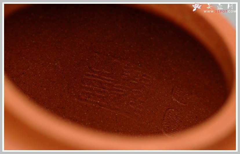 紫砂壶图片：饱满厚重 高古聚德 优质烁金降坡泥 全手代表作高士壶 张听刚老师装饰 - 宜兴紫砂壶网