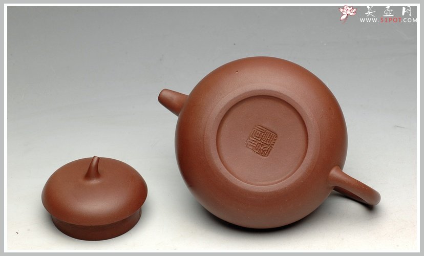 紫砂壶图片：【瑕疵特价】优雅之风 和石刻绘潘天寿兰花盘 全手紫泥茄段 - 宜兴紫砂壶网