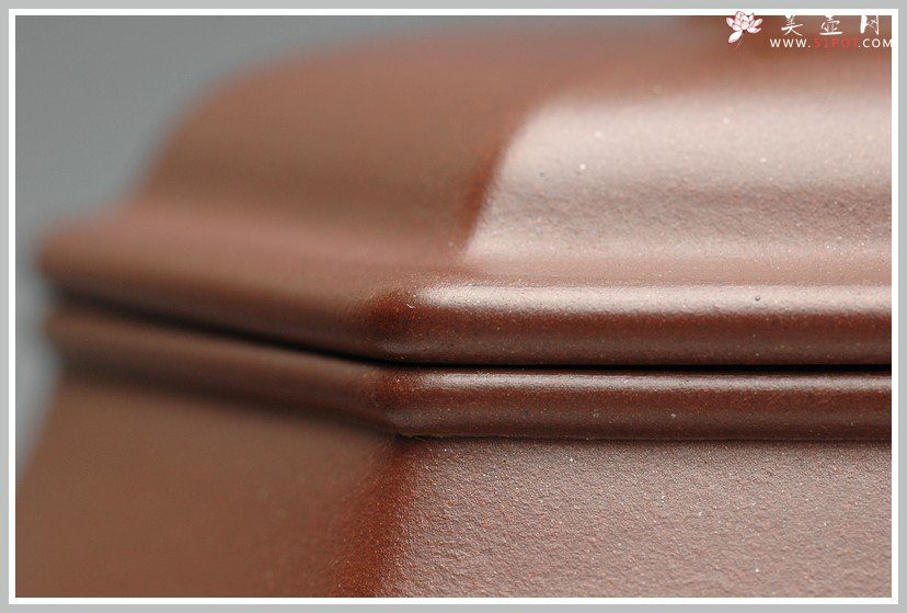 紫砂壶图片：圆润精神 高俊优雅 全手工 古韵方壶 - 宜兴紫砂壶网