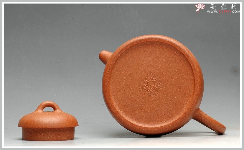 紫砂壶图片：饱满厚重 高古聚德 优质烁金降坡泥 全手代表作高士壶 张听刚老师装饰 - 宜兴紫砂壶网