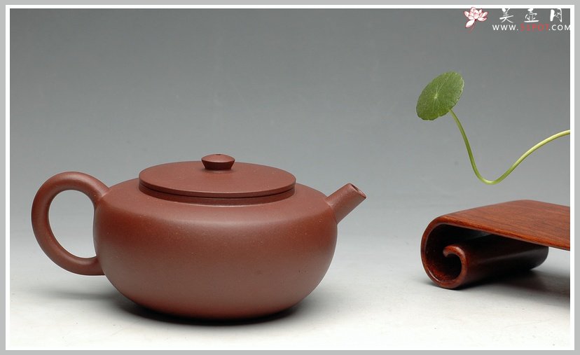 紫砂壶图片：王强爱徒 全手单片折肩 浑厚儒雅 炮管直流 汤婆 - 宜兴紫砂壶网