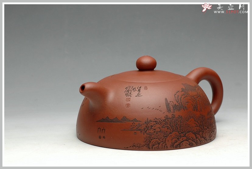 紫砂壶图片：通景山水 经典 全手半月 辛卯年力作 - 宜兴紫砂壶网