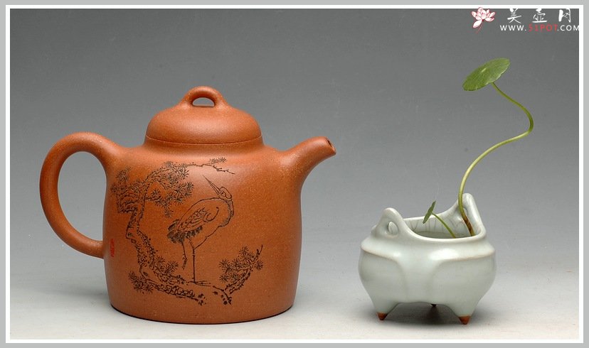 紫砂壶图片：饱满厚重 高古聚德 优质烁金降坡泥 全手代表作高士壶 张听刚老师装饰 - 宜兴紫砂壶网