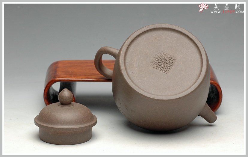 紫砂壶图片：轻巧实用 炮管杀茶 墨陶装饰鸳鸯  全手高德中 - 宜兴紫砂壶网