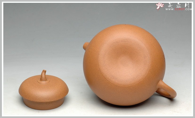 紫砂壶图片：辛卯年力作 国助和石刻绘 段泥全手一捺底玉成窑石匏 饱满可爱 - 宜兴紫砂壶网