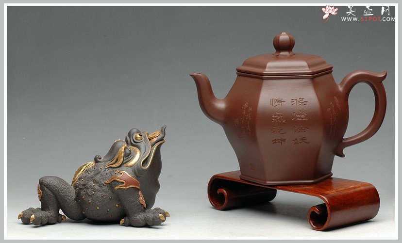 紫砂壶图片：圆润精神 高俊优雅 全手工 古韵方壶 - 宜兴紫砂壶网